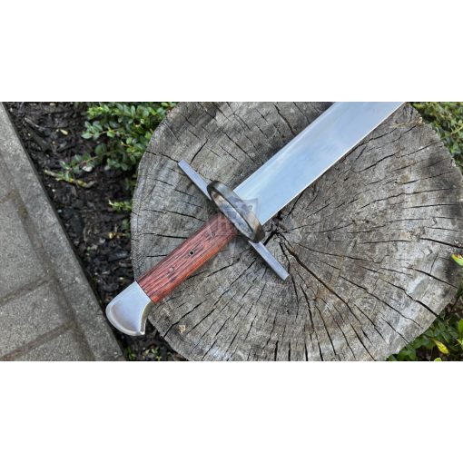 Messer mit breiter Klinge